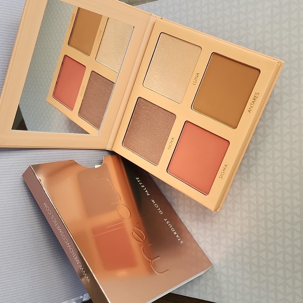 Mellow Stardust Glow Palette Medium-Dark